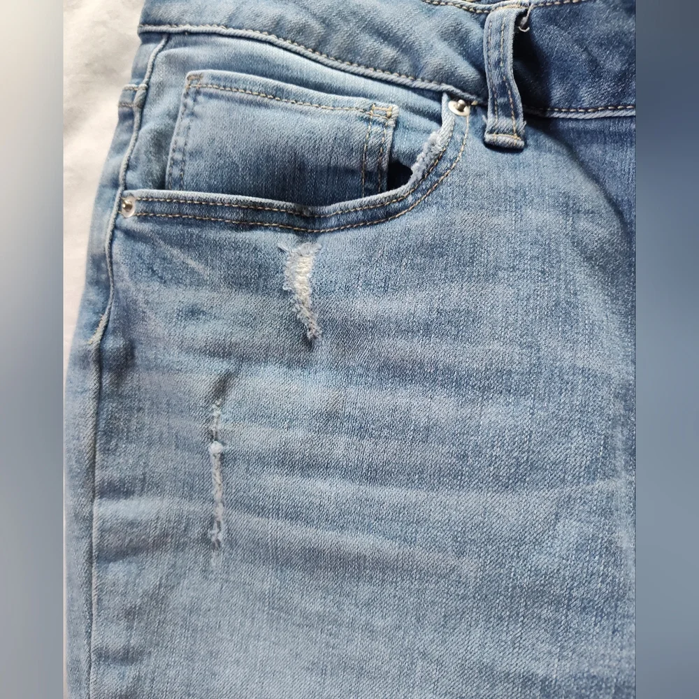 Time and Tru Ladies BlueJean Shorts. Size 16 Mid Rise. 10" Inseam. Distressed. - Picture 3 of 7